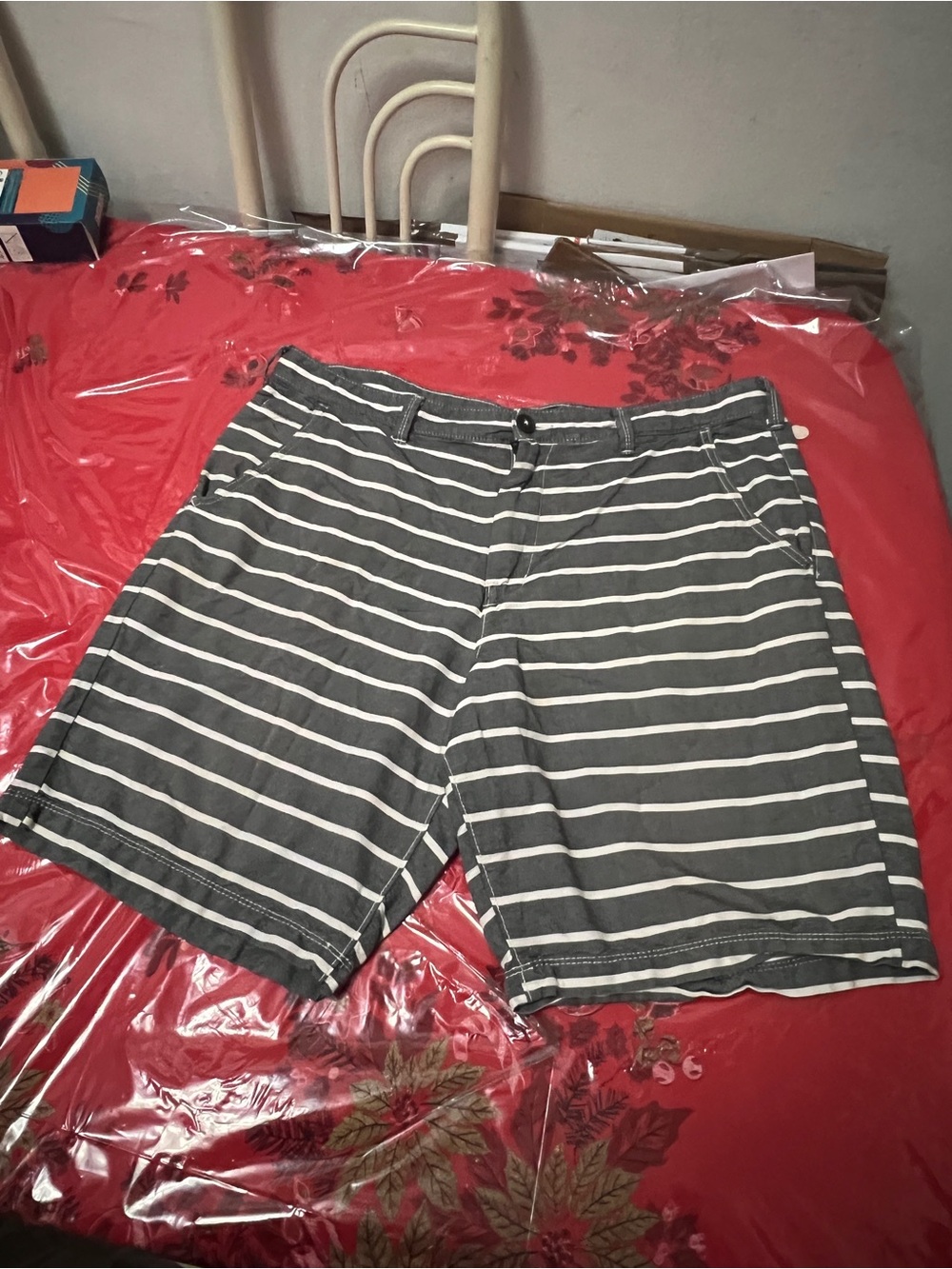 American Eagle Board / chino shorts mens Sz 38 Blue/ white stripes